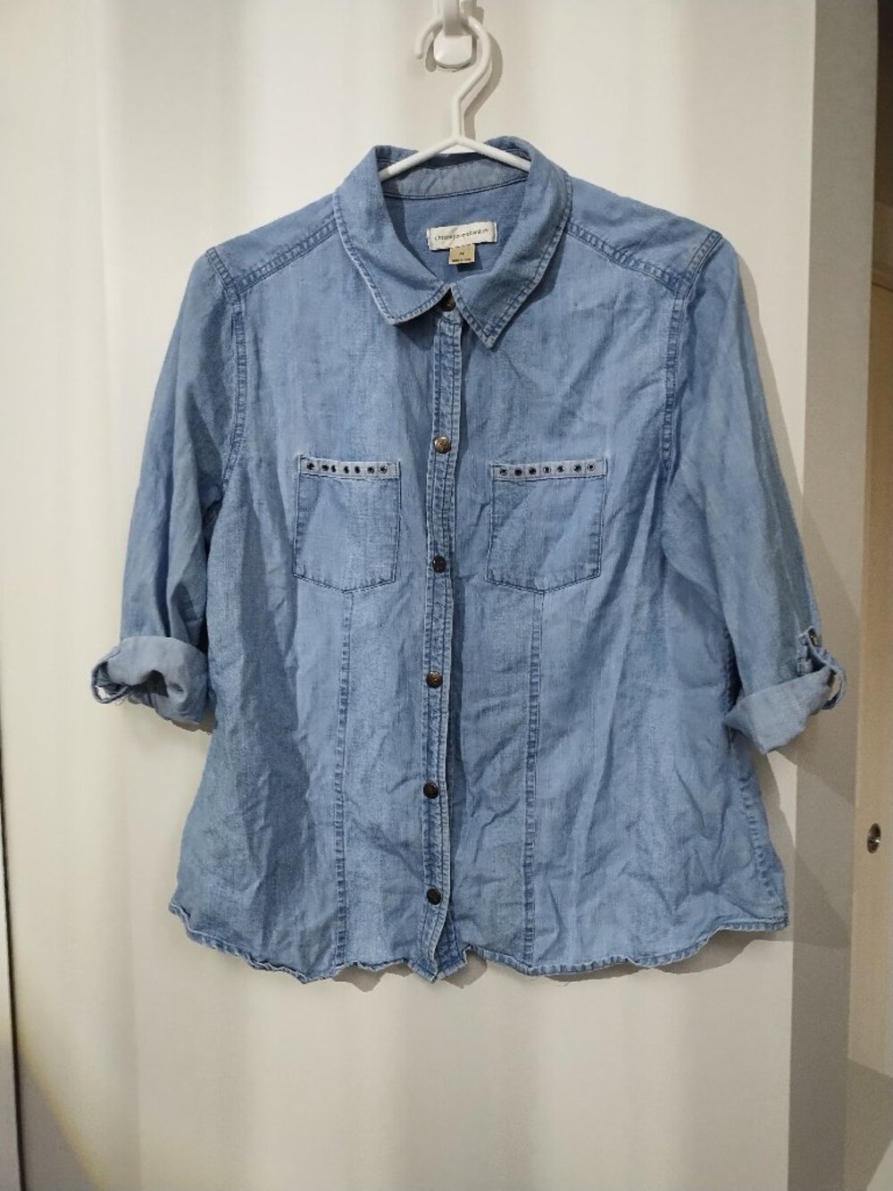 Medium cotton blend denim button down 3/4 sleeve top